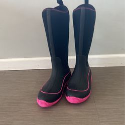 Brand New Muck Boots Size Women’s 10