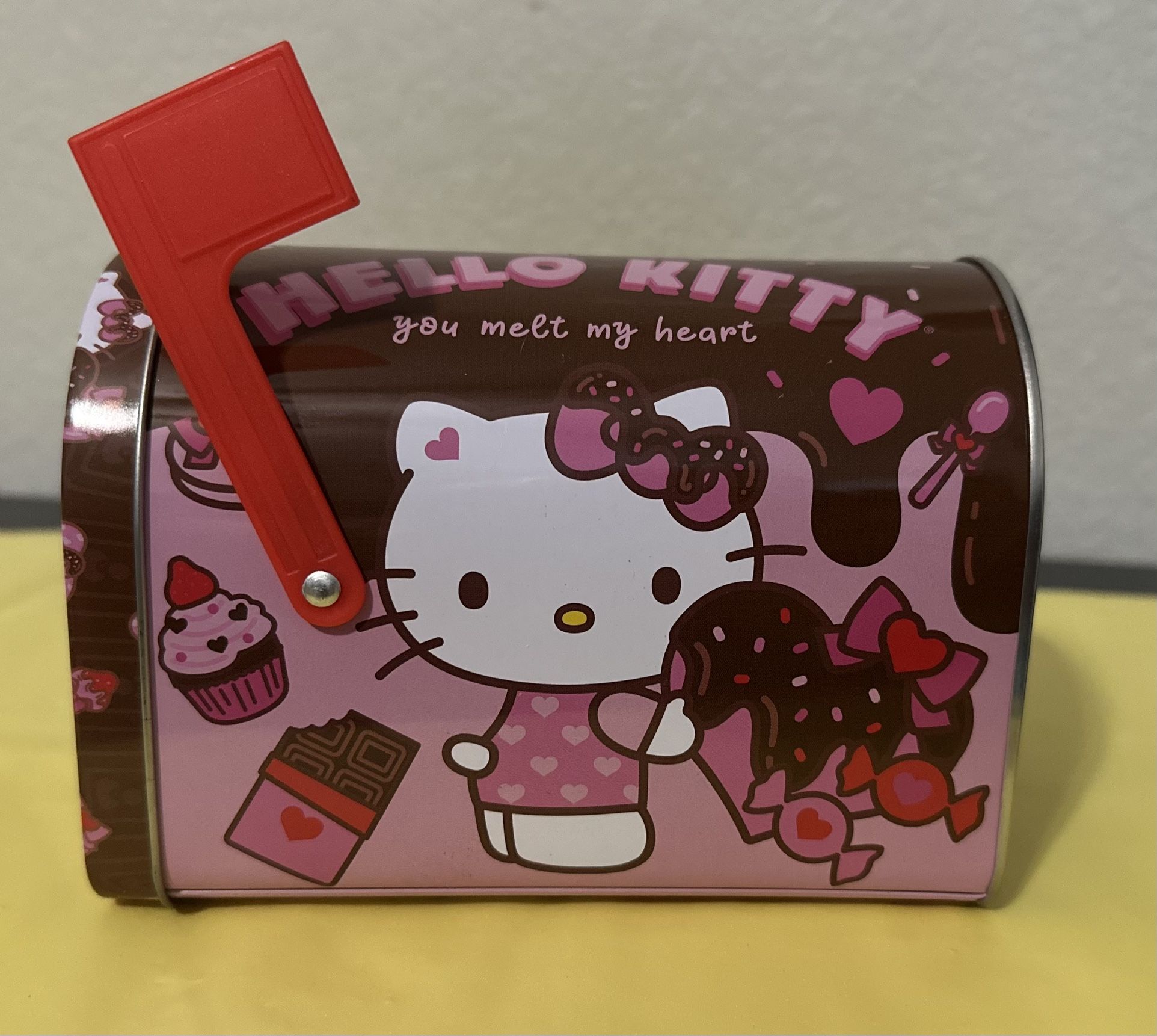 Hello Kitty Valentine’s mailbox 
