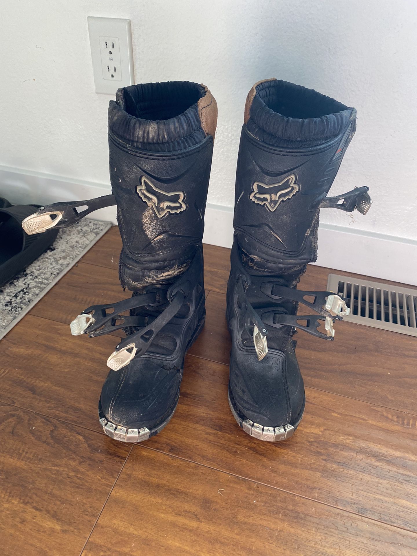 Adult Tracker Boot