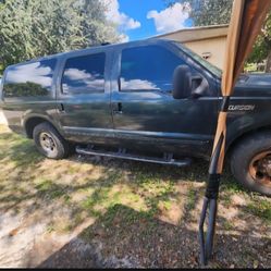 Ford Excursion 