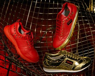 TRIPPLE PIECES SHOES!!!! https://offerup.co/faYXKzQFnY?$deeplink_path=/redirect/