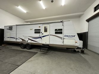 2010 Camper Trailer 30’