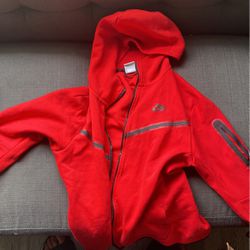 Red Nike Tech Fleece 