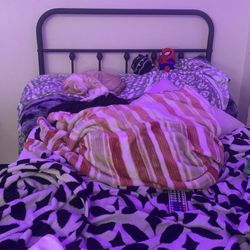 metal twin bed frame 