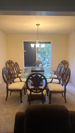 Luxurious Dinning Table