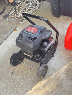 Briggs & Stratton 2200 PSI pressure washer.