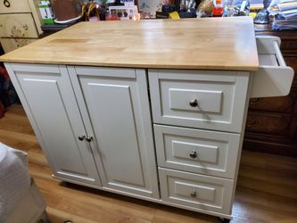 Like New Crosley Kitchen Island with a leaf