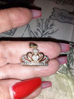 Sterling silver crown pendant