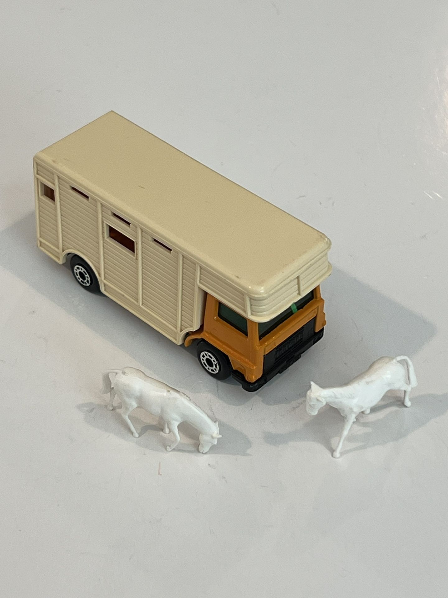 Vintage 1977 Matchbox Superfast The Bedford Horse Box Truck W/2 Horses Loose