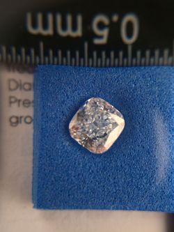 Square 0.91 carat-Laboratory grown diamond (IGI)