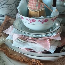 Vintage China Dinnerware Set – Glasses Included FREE