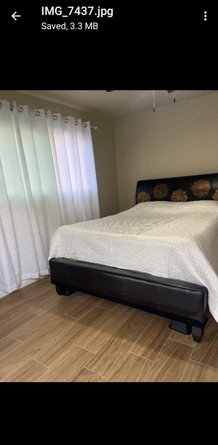 BED FRAME QUEEN SIZE