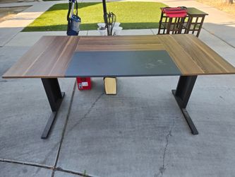 Large desk