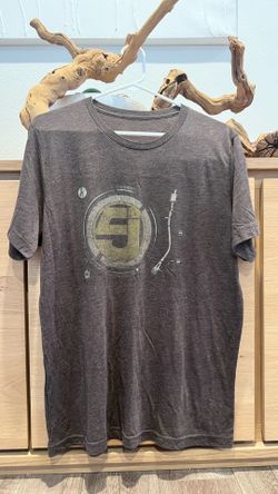 Jurassic 5 Brown/Gray Graphic Tee Men’s Large