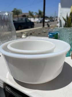 White Milk glass (?) 2-bowl Set