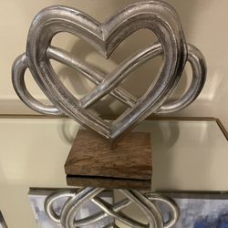 Super cute house decor. Like new. 12” tall. 12” wide. 