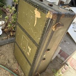 Vintage Railway Express Steamer Trunk / Coffee Table