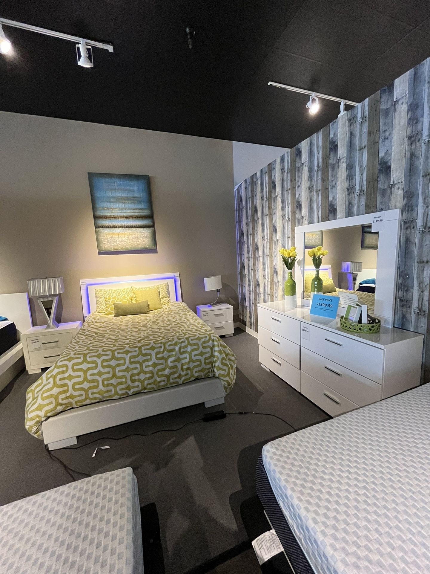 4PC Queen Bed Set