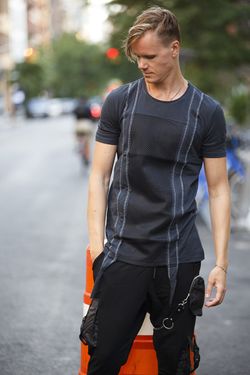Syno style U 40 Asymmetrical Black Men T-shirt