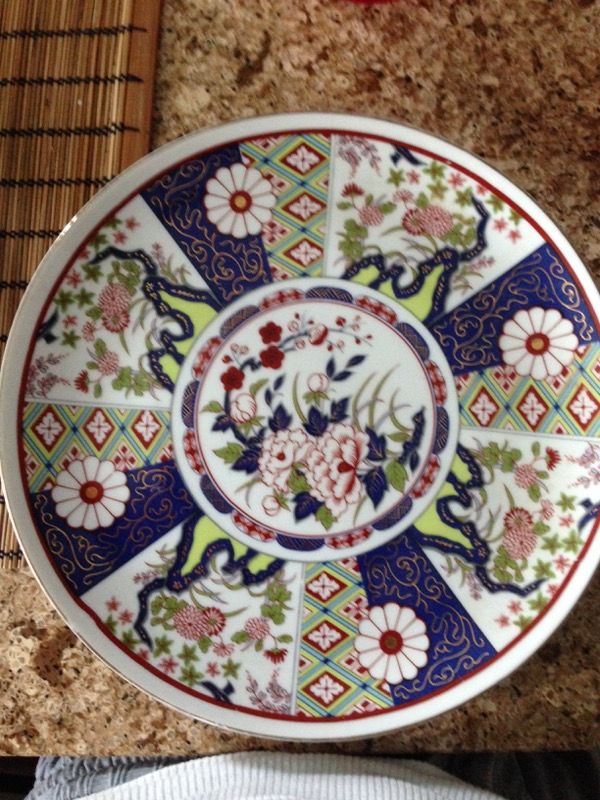 ... Porcelain Imari Wall Plaque Decorative Plates Made in Japan Floral Painted 10 1/4'