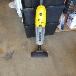 Eureka Bagless Cleaning System