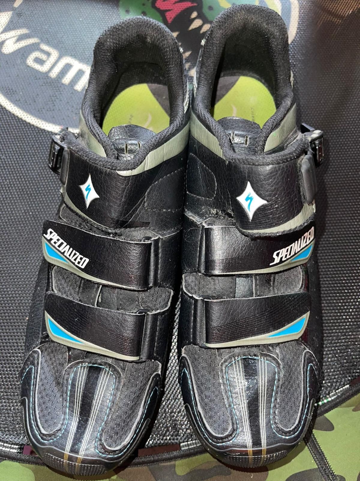 professional cycling shoes from the motodivo brand specialized body geometry size 10.5 never used they do not come with the box please write only peop