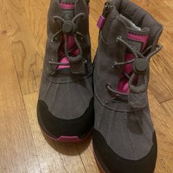 UGG Kids' Turlock Leather Weather Snow Boot Size 3 