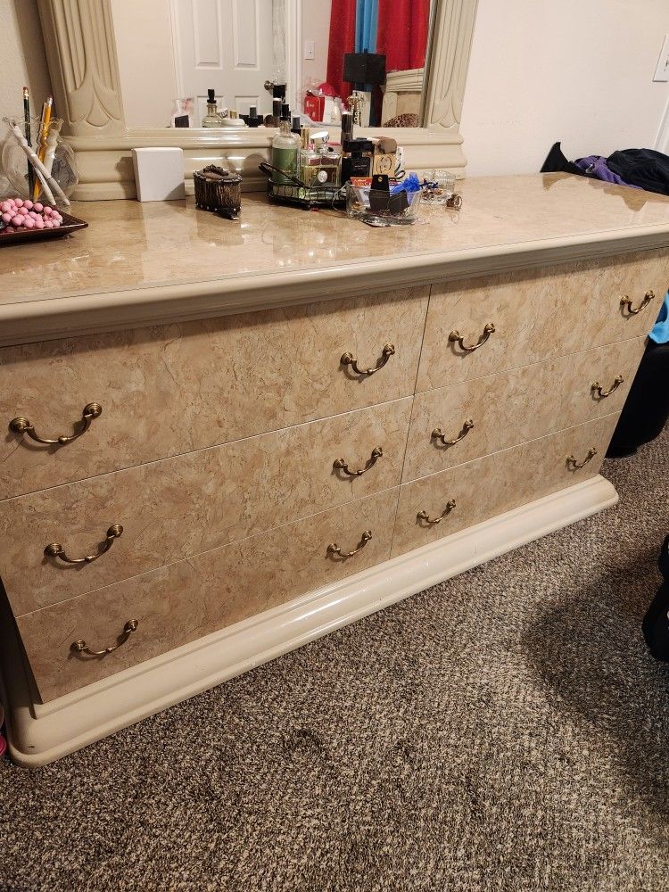 Dresser Mirror Headboard And 2 Nightstands 