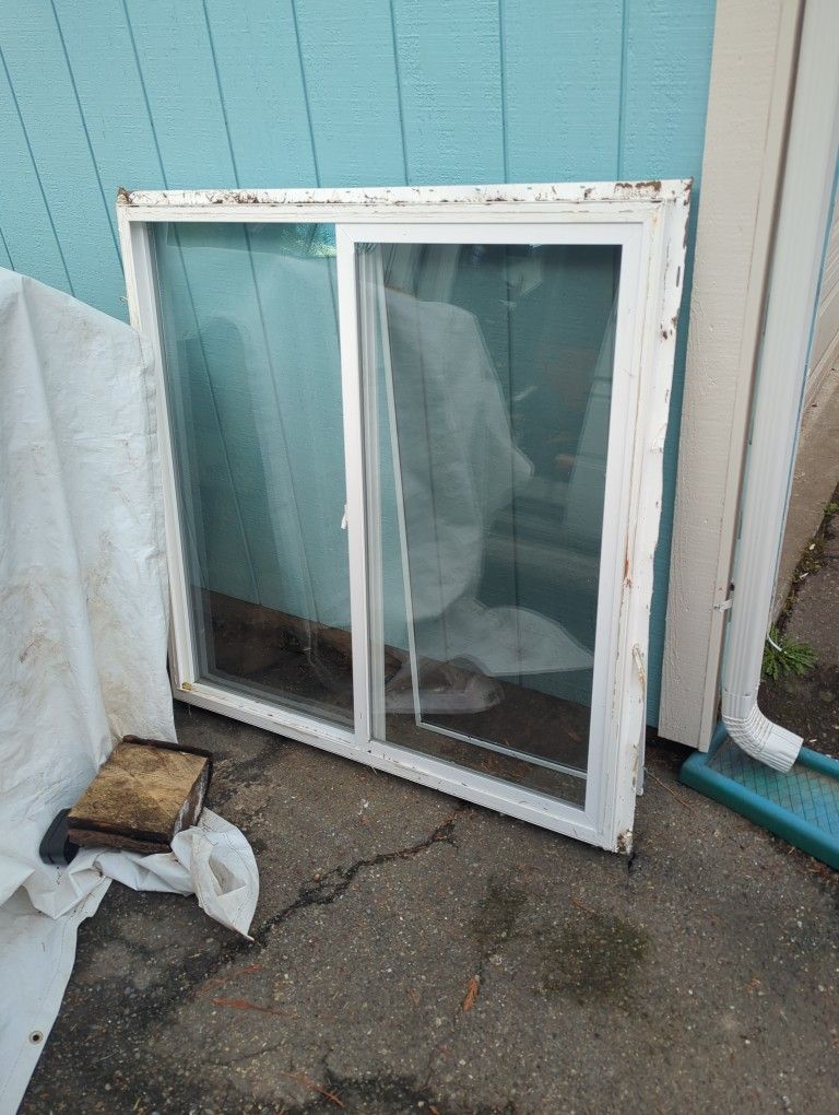 Vinyl Window 4x4 Good Condition