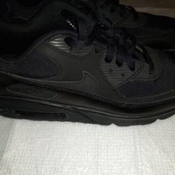 New Triple Black Air Max 90s