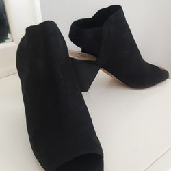 LIKE NEW, VINCE CAMUTO LEATHER HEELS, WORN ONCE SIZE 7