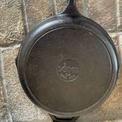 Lodge Cast Iron Skillet 