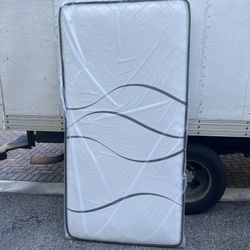   Mattresses: twin, full , queen regular ,  Colchon Nuevo Colchones plush or pillow top available cama bed mattress 