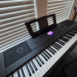 Yamaha Piano DGX660 With Removable Stand 