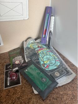 Golf accessories, gloves, cover, handle grips, Nike ball marker, and Callaway ball alignment
