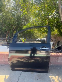 LEFT DRIVER SIDE FRONT DOOR 2016 TOYOTA SIENNA (BLACK) WITH HINGES