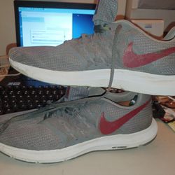 Nike Run Swift Size 14 Gray/Burgundy Shoes 