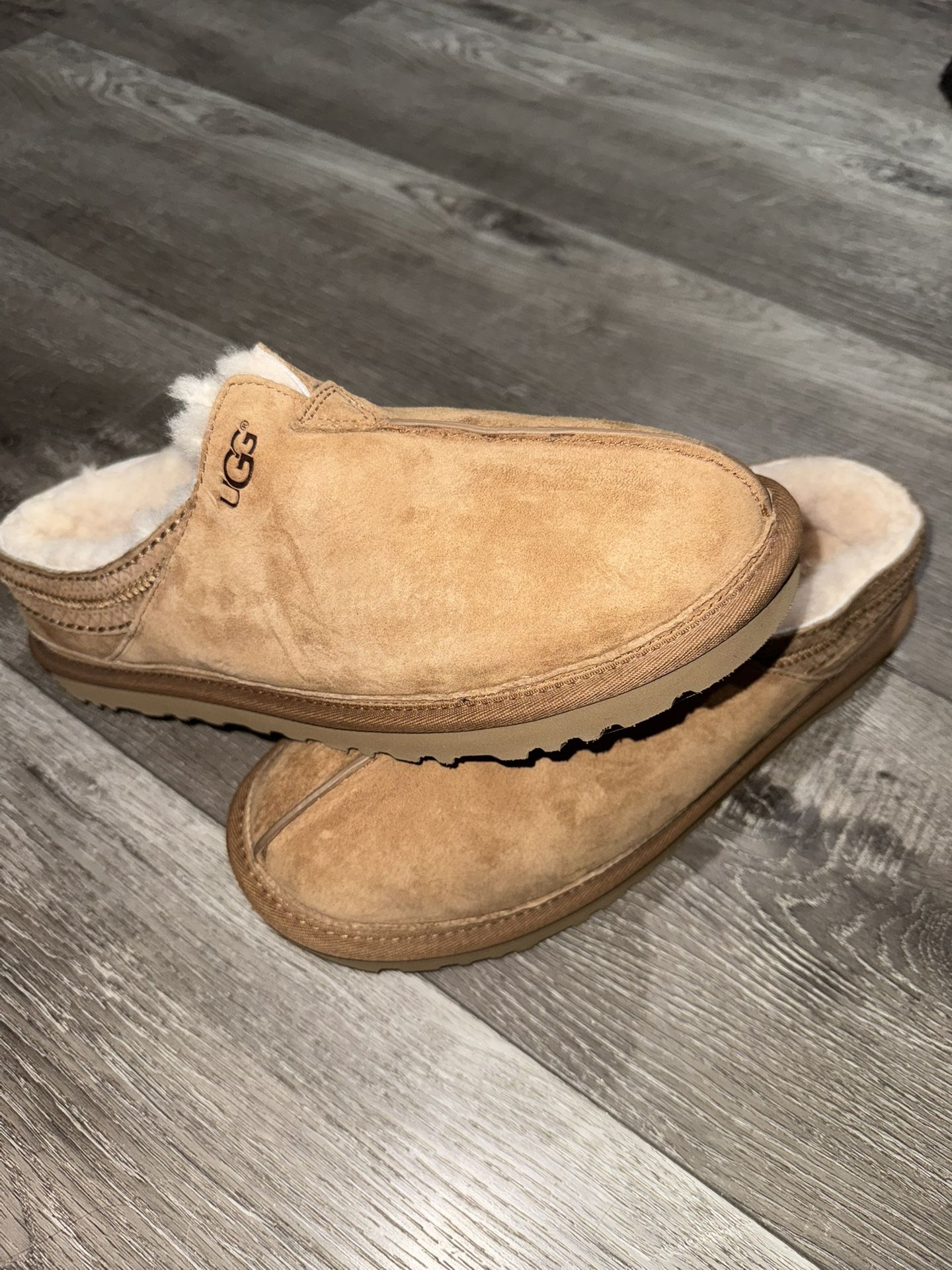 Men’s UGG’s Neumen Slippers