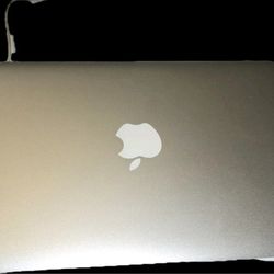 Apple MacBook Air 11" (Early 2015) - 128GB SSD, Intel Core i5, bundle Charger