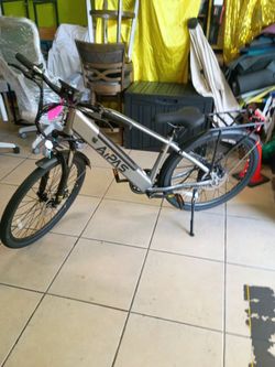 Aairsk F1-black Electric Bike – 750W Motor, 48V Battery, Dual Suspension, 26" Tires, Ideal for City and Trail Rides
-TOP SPEED 25MPH
-RANGE 25-40 MILE