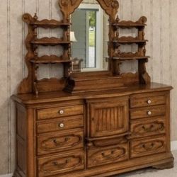 Beautiful King Bedroom Set, Mid 1970s Thomasville.  300 OBO. Needs To Go. 