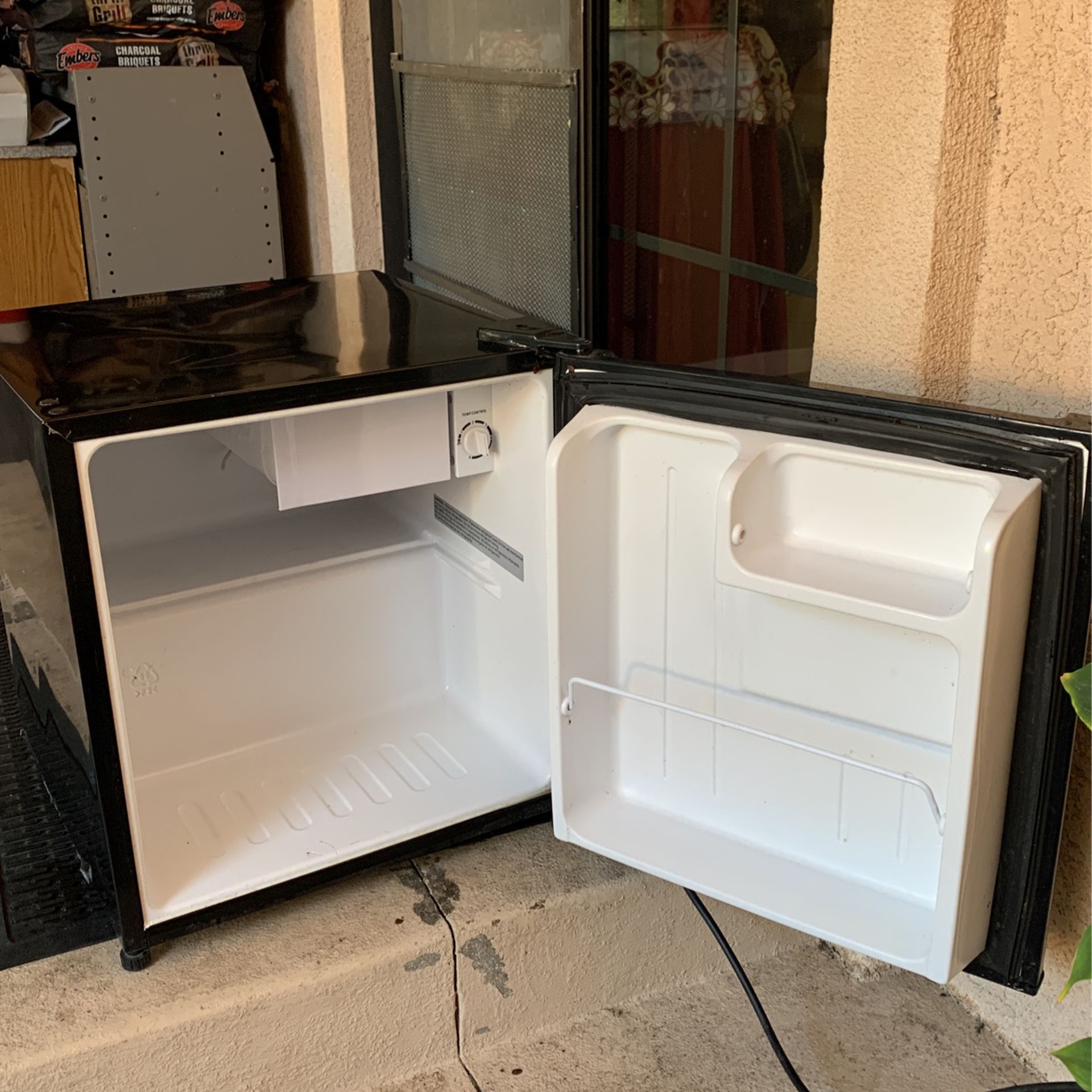 Mini Refrigerator with Freezer, Used, Grt Cond, Pick Up Only, Long Beach,  CA