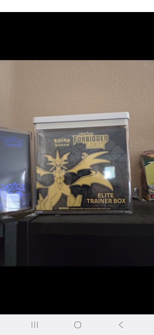 Pokemon Elite Trainer Box - Forbiden Lights