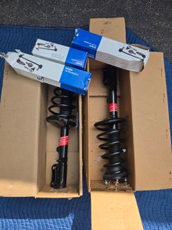 Toyota highlander Lexus rx rear struts and parts NEW Monroe 272213 14