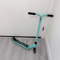 Lightly used trick scooter 