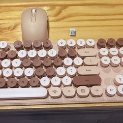 Colorful Retro Round‑Key Keyboard & Mouse