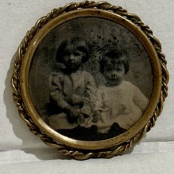 Portrait Antique Gold Tone Portrait Pin or Brooch