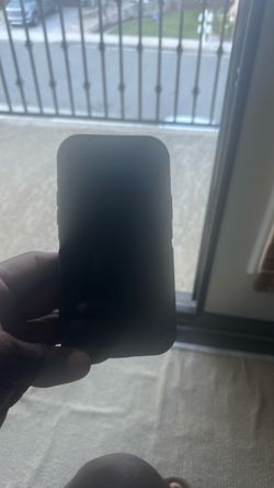 Black IPhone 12 64gb unlocked in Dark Case