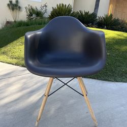 Herman Miller Eames Molded Plastic Armchair