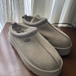 UGG Tazz II Size 9